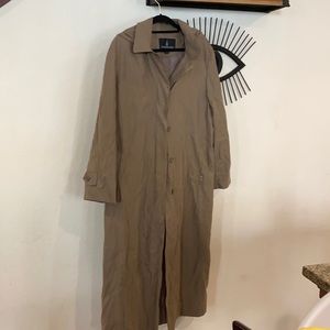 London fog trench‎